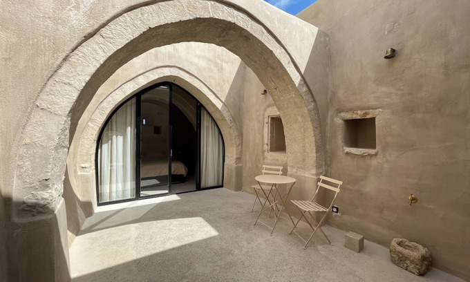 Kithira Apartment | The Arch House