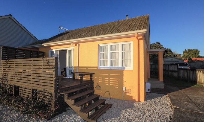 Hamilton East Cottage | Charming, central 2-bedroom cottage in superb Hamilton East near gardens & cafes