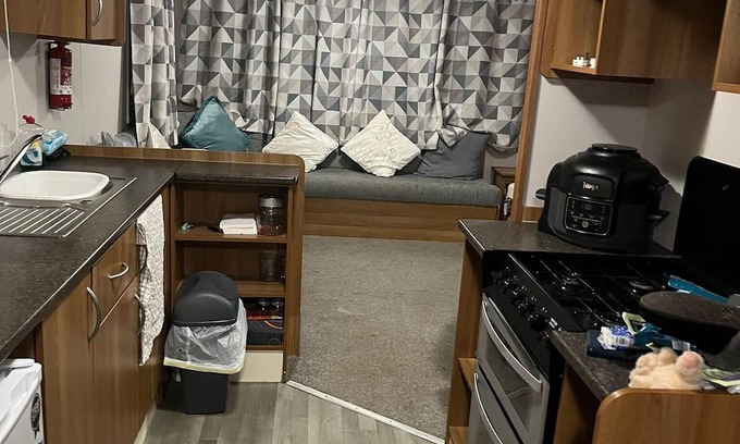 Clacton-on-Sea House | Superb 8 berth caravan with free WiFi at Highfield Grange ref 26706WR