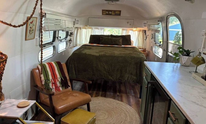 Lexington House | Cozy 1BD Vintage Airstream Experience @ Kentucky Horse Park