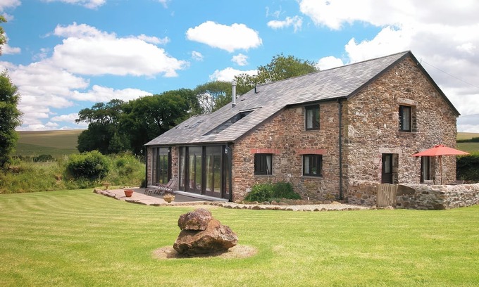 Mary Tavy Cottage | THE RED BARN, pet friendly, luxury holiday cottage in Lydford