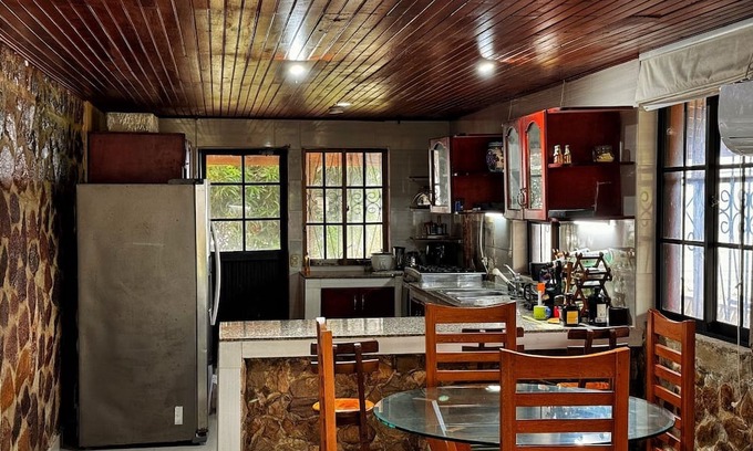 Aguamansa Cabin | Charming 2-bedroom cabin in lovely Providencia with AC, WiFi