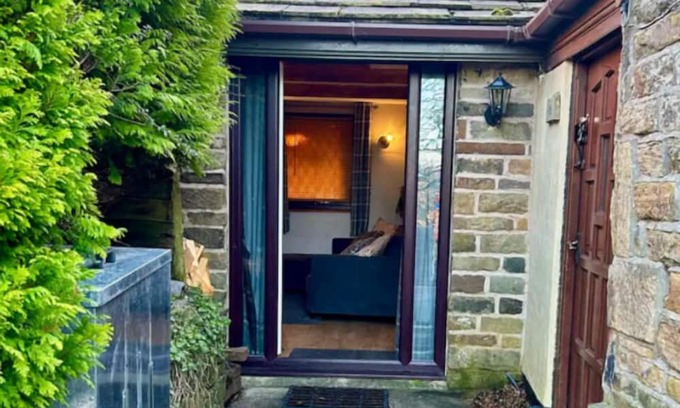 Bury Cottage | Quaint and Cosy Cottage - Manchester
