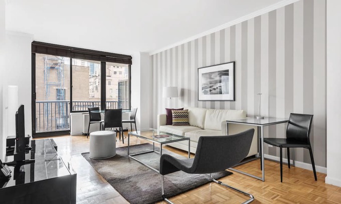 Upper East Side Apartment | Upscale Midtown East One Bedroom
