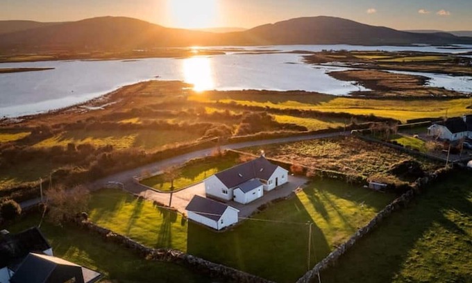 Doorus House | Idyllic 5* modern retreat, a stop along the breathtaking Wild Atlantic Way
