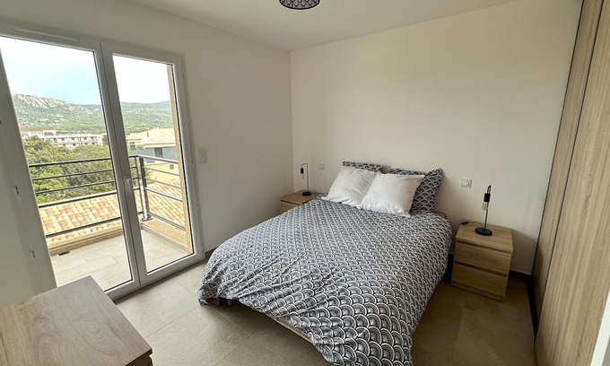 Porto-Vecchio Apartment | Apartment 2/4 pers with terrace SEA VIEW, air-conditioned, private parking Near port