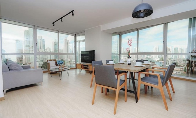 Tumba Vieja Apartment | Luxury 3BR Cityview apt, parking and balcony
