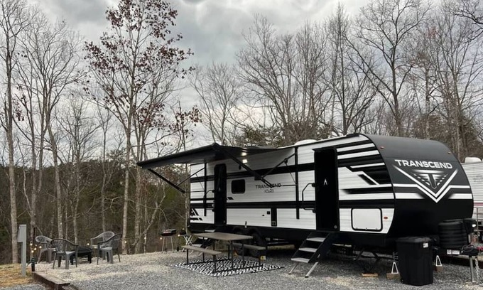 Gatlinburg - Pigeon Forge House | This rv is a 1 bedroom(s), 1 bathrooms, located in Sevierville, TN.