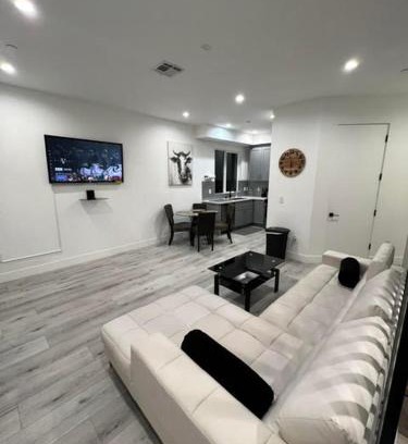 Larchmont Apartment | Hollywood 2bedroom
