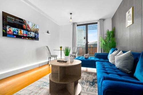 Theatreland Birmingham Apartment | Stylish City Centre Apartment - Secure Parking - Balcony - Arcadian - Chinatown - 43A