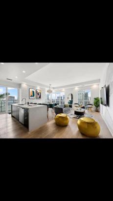 Toronto Entertainment District Apartment | stunning 3 bedroom penthouse