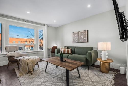 Trinity - Bellwoods Hotel | 3 bed+TTC+Trinity Bellwoods+Kensington+Work desk