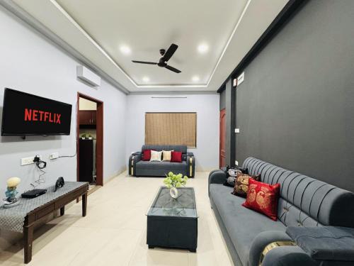 Indore Apartment | Home Escape 2BHK Apartment Near Brilliant Convention Centre - Adults Only