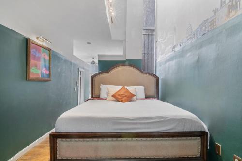 H Street Corridor Apartment | Private Hot Tub - The Art Suite - Capital HILL DC